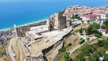 Fototapete - Ruins of the castle in Fiumefreddo Bruzio, Cosenza, Italy