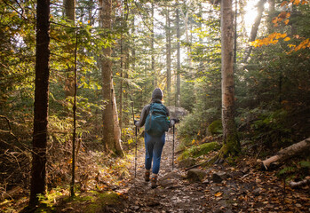 the woman hiking to the sunset