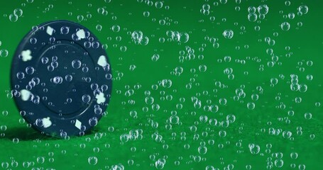 Poster - Animation of bubbles falling over chips