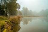 Fototapeta Fototapety do łazienki - mgła nad stawami hodowlanymi jesienią na Śląsku w Polsce