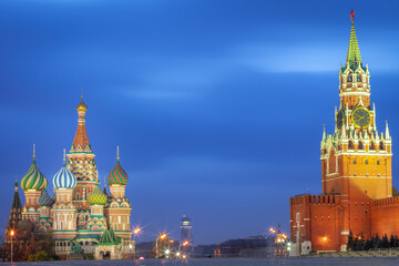 Wall Mural - Kremlin and St. Basil's Cathedral at dramatic dawn, red square, Moscow, Russia