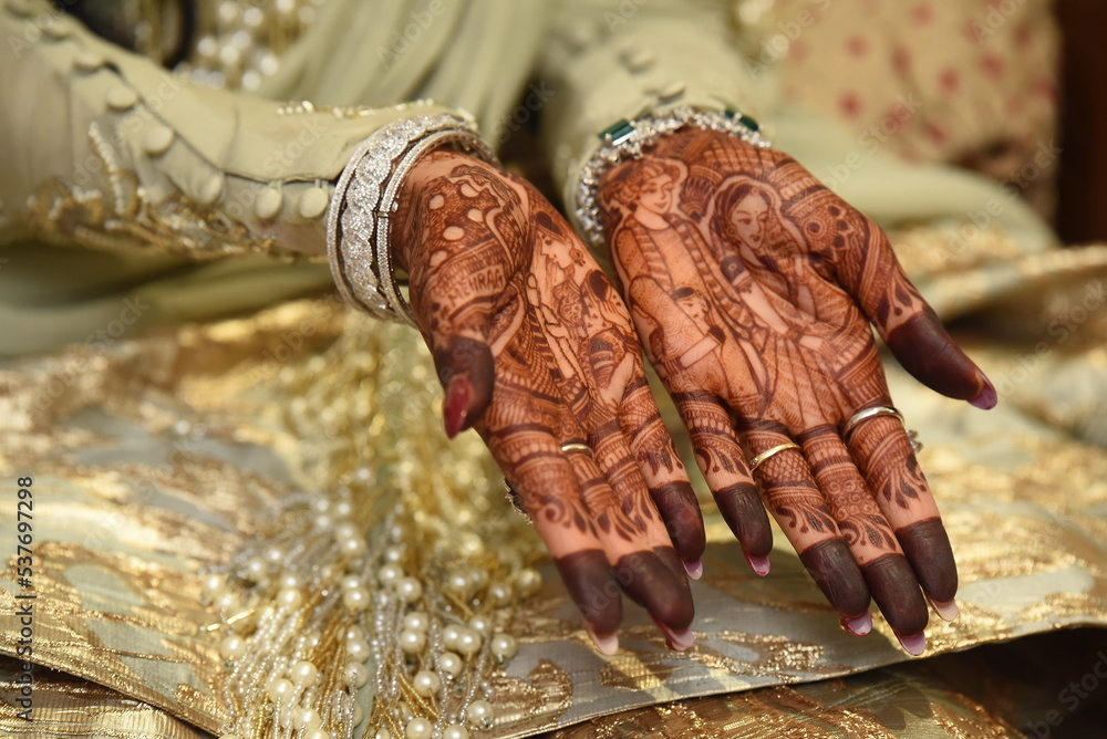 Mehandi Chappa Mumbai, India 13th September 2022: Close-up shots of an Indian bride ...