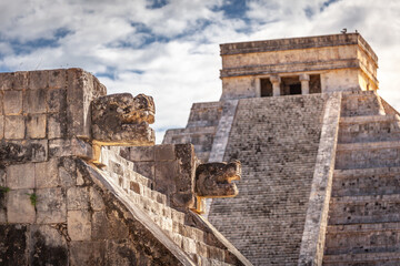 kukulkan el castillo , mayan pyramid chichen itza mexico