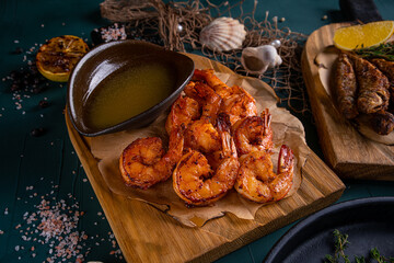 Canvas Print - grilled shrimp on a board in a restaurant