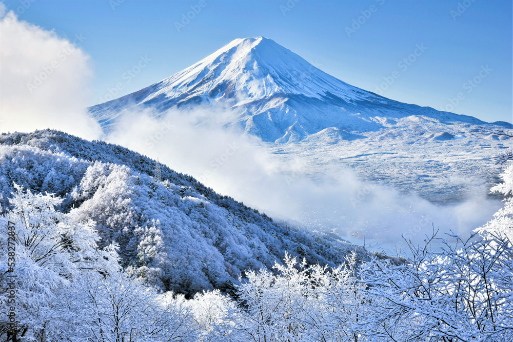 富士山と雪景色 の Stock フォト | Adobe Stock