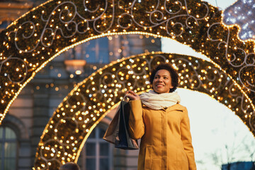 Wall Mural - Black Woman In The Holiday Shopping