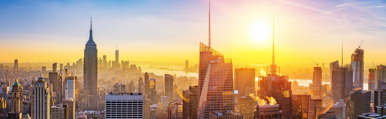Fototapete - Aerial view of New York City Manhattan at sunset