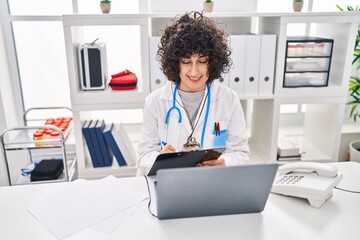 Poster - Young middle east woman wearing doctor uniform having telemedicine at clinic