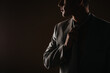 © qunica.com - Details of fixing the tie