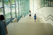 © 천성 박 - Children going down the stairs in a big building