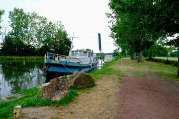 Wall Mural - port sur canal latéral de la loire roanne