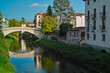 canvas print picture - Altstadt von Vicenza mit dem Fluss Retrone