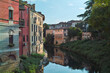canvas print picture - Altstadt von Vicenza mit dem Fluss Retrone
