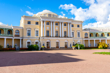 Wall Mural - Saint Petersburg, Russia - October 2022: Pavlovsk palace in Pavlovsky park