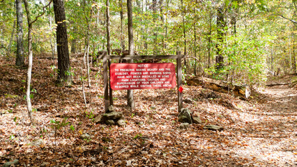 Wall Mural - Devils Den State Park, Arkansas, sign along the hiking trail