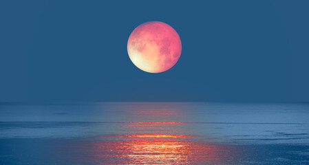 Aufkleber - Lunar eclipse with calm sea at sunset 