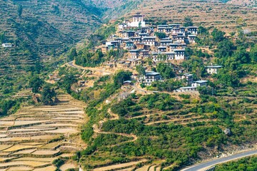 Canvas Print - Houses of Rinchengang village build on a mountain foot in Bhutan surrounded by a beautiful landscape