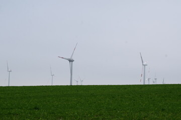 Poster - Windräder im NEbel