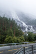 Wodospad przy norweskiej drodze