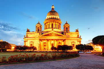 Canvas Print - Saint Petersburg - Isaac cathedral at night, Russia.