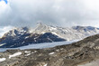 Alpenpanorama im Sommer mit Gletscher