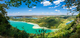 Fototapeta  - Panorama depuis le célèbre belvédère des 4 Lacs dans le Jura en France. Les lacs turquoises contrastent avec les forêts qui commencent à revêtir les couleurs de l'automne