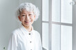 © taka - 健康なシニア女性のポートレート