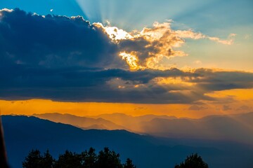 Poster - Mesmerizing bright sunset behind the fluffy clouds