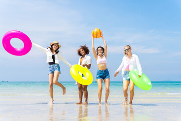Wall Mural - Photo of a group of girls of different ethnicities running and having fun together at the beach. on a fresh day
