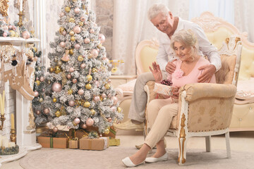 Canvas Print - Elderly couple in a room with New Year's decor