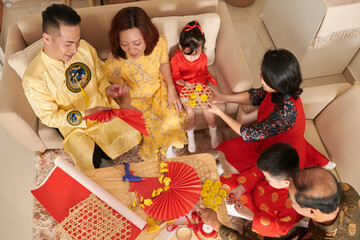 Family Creatinve Tet decorations Together