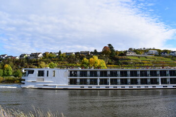 Poster - Kreuzfahrtschiff auf der Mosel