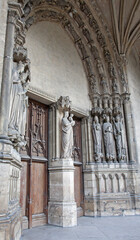 Fototapete - Paris - portal of Saint Germain-l'Auxerrois gothic church