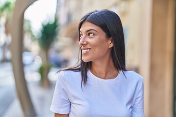 Poster - Young beautiful hispanic woman smiling confident looking to the side at street