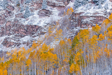 Wall Mural - Closeup of Maroon Bells sunrise, Aspen, Colorado Elk range Rocky mountains in late autumn with aspen colorful fall trees forest in winter snow