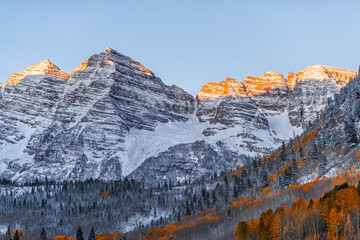 Wall Mural - Maroon Bells at sunrise in Aspen, Colorado of Elk range mountain with Rocky mountains in late autumn with winter snow covered peak and sunlight light