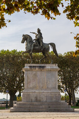 Wall Mural - Autumn landscape view of landmark statue of king Louis XIV in Promenade du Peyrou garden, Montpellier, France