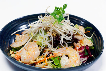 Wall Mural - thai style spicy shrimp salad with crunchy vegetables, peanuts and bean sprouts on white background
