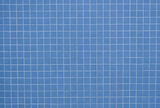 Fototapeta  - Fondo con detalle y textura de superficie de mosaico, con multitud de piezas ceramicas en tonos azules