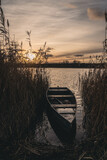 Fototapeta Dmuchawce - boat at sunset