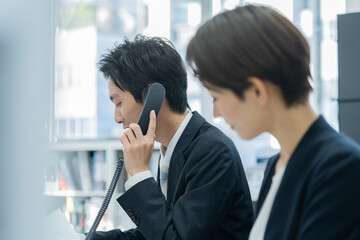 Poster - スーツを着た日本人男性