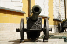 Kremlin, Red Square, Moscow. Russia - August 28, 2022: An Old Cannon And Barrels