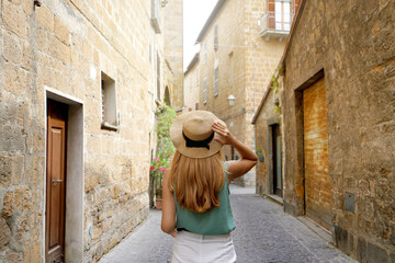 Wall Mural - Holidays in Italy. Young woman visiting historic medieval town of Orvieto, Umbria, Italy.