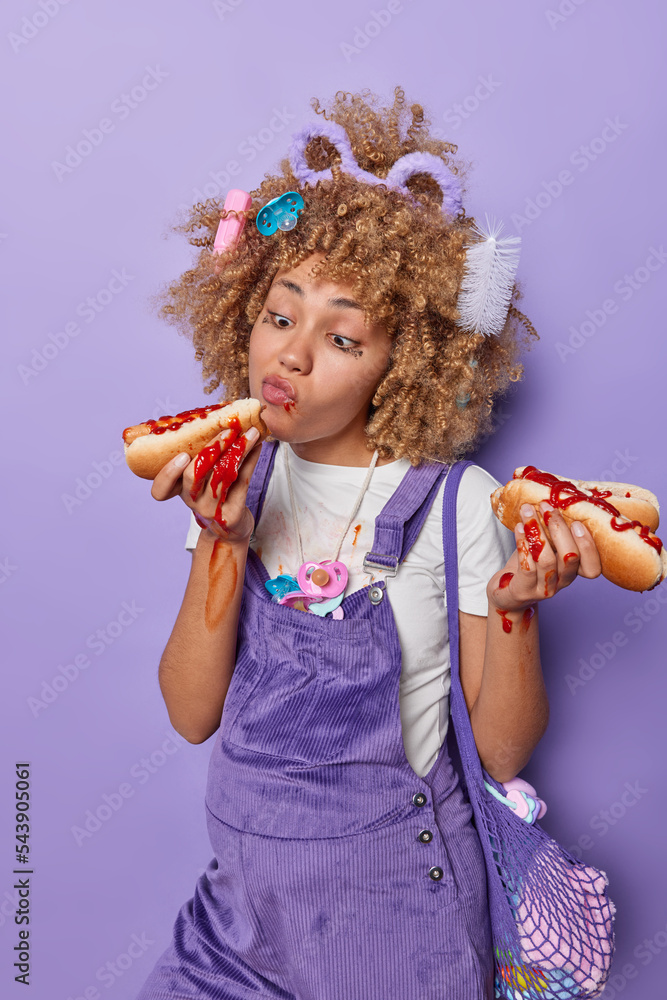 Stunning Cultured Program Approach To Pregnant Women And Hot Dogs image