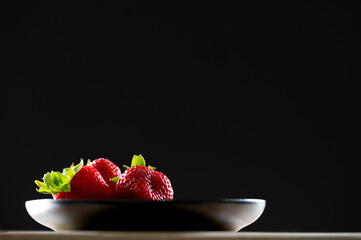 Wall Mural - strawberries on plate