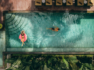 Wall Mural - Couple enjoying holidays at luxury resort