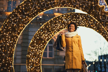 Wall Mural - Black Woman In The Holiday Shopping