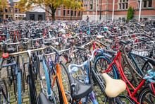 Fahrräder Vor Der Universität