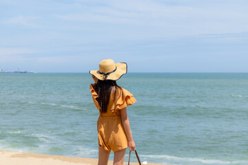 Poster - Travel woman with straw hat and look at the sea beach