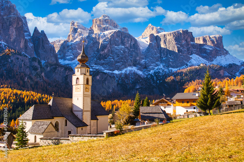 Fototapete The Beautiful Autumn Scenery Of The Dolomites Rejion